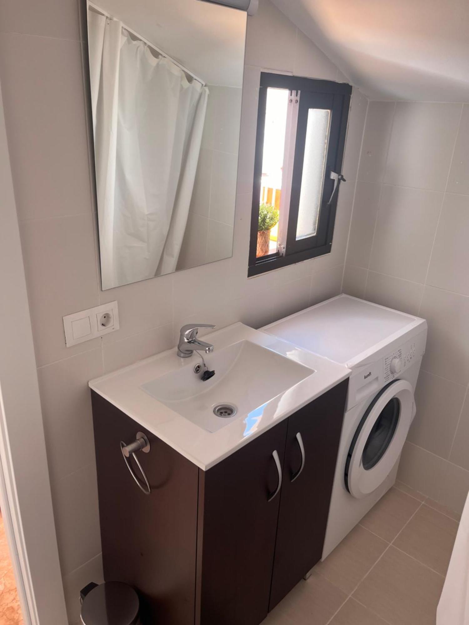 Lidia Planta 2, La Carihuela 1ª Linea Playa, Vistas Mar, Buhardilla 1 Dormitorio, 40 M2, 1-3 Huesped, Terraza, Wifi *