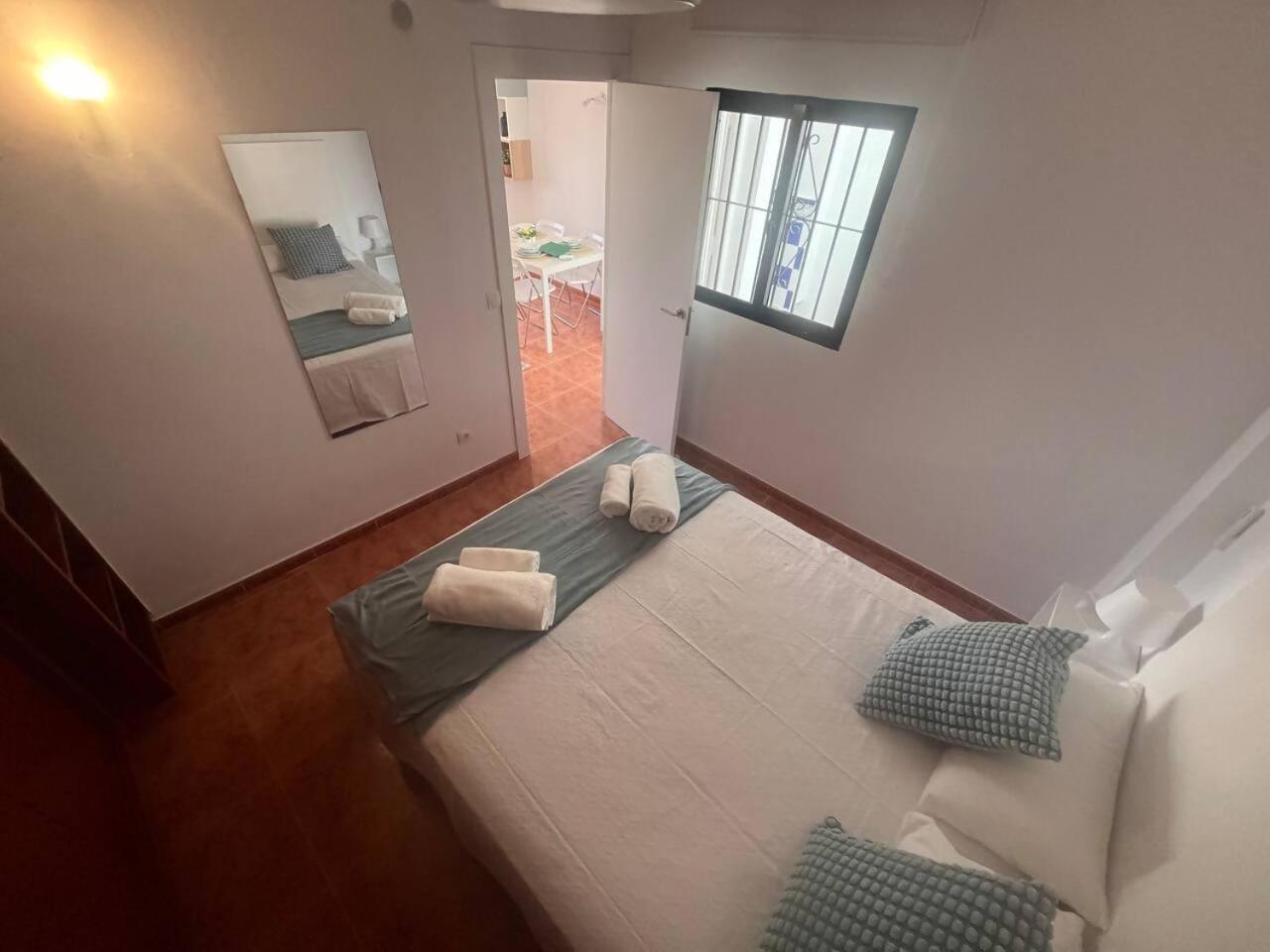 Apartment Lidia Planta 2, La Carihuela 1ª Linea Playa, Vistas Mar, Buhardilla 1 Dormitorio, 40 M2, 1-3 Huesped, Terraza, Wifi