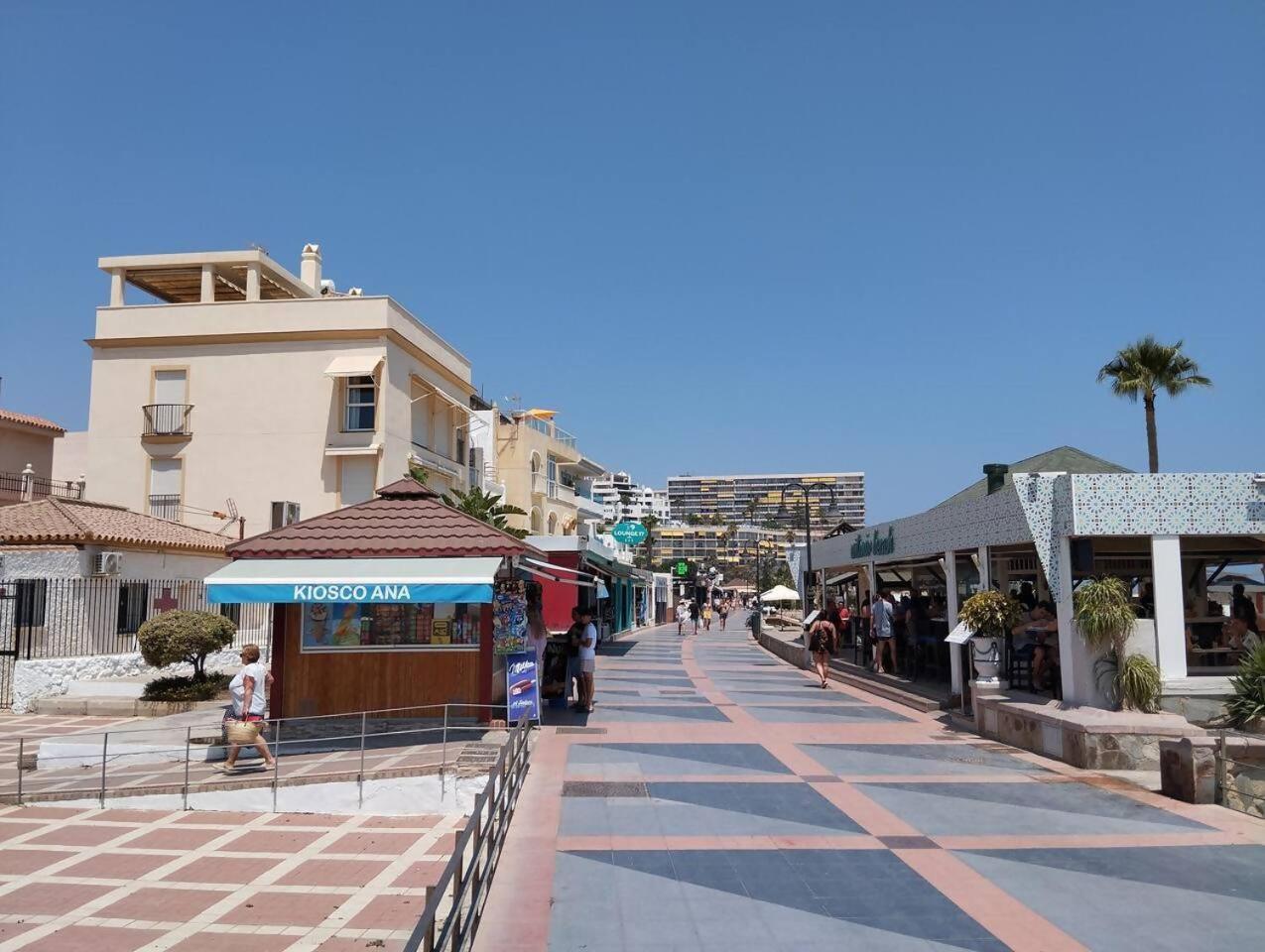 Apartment Lidia Planta 2, La Carihuela 1ª Linea Playa, Vistas Mar, Buhardilla 1 Dormitorio, 40 M2, 1-3 Huesped, Terraza, Wifi Torremolinos